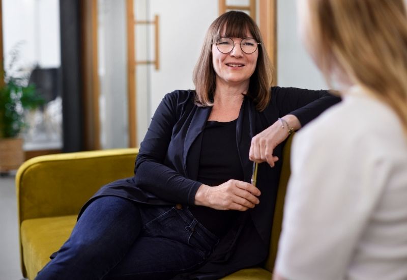 Woman smiling during a Cognoscopy consultation at the CogMission brain health clinic